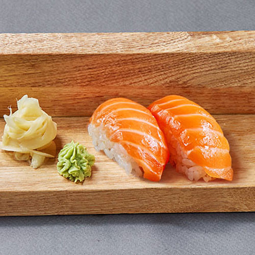 Суши с лососем